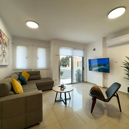 Modern 2br With Pool, Veranda & Garden In Paphos