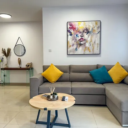 Modern 2br With Pool, Veranda & Garden In Pafos