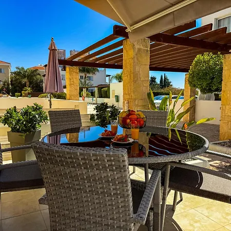 Modern 2br With Pool, Veranda & Garden In Apartament *