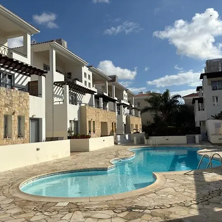 Apartment Modern 2br With Pool, Veranda & Garden In Paphos