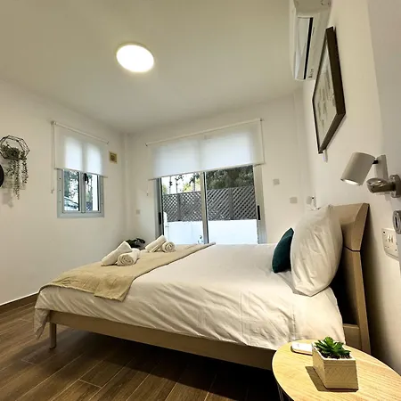 Apartament Modern 2br With Pool, Veranda & Garden In
